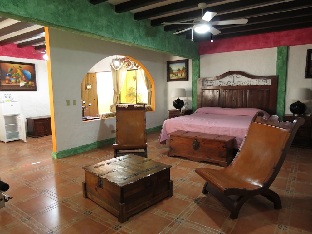 Luxury Suite, 1 King Bed photo 1