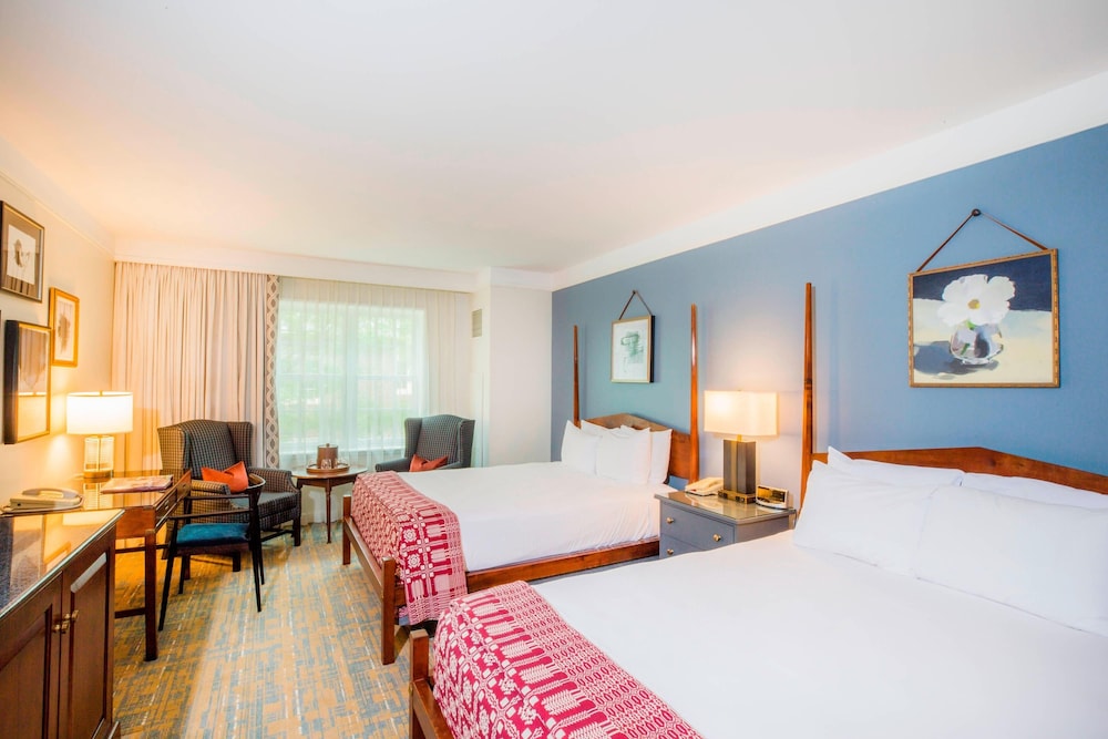Deluxe Room, 2 Queen Beds (Mobility Accessible, Roll-In Shower) photo 2