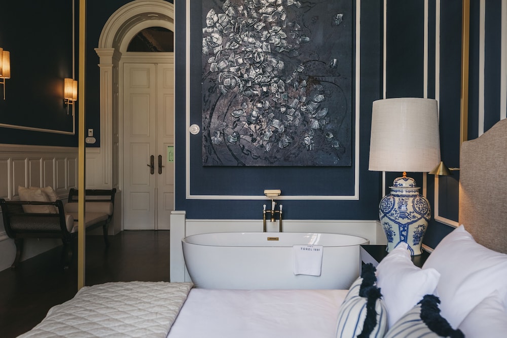 Deluxe Double Room, Bathtub - Photo 3