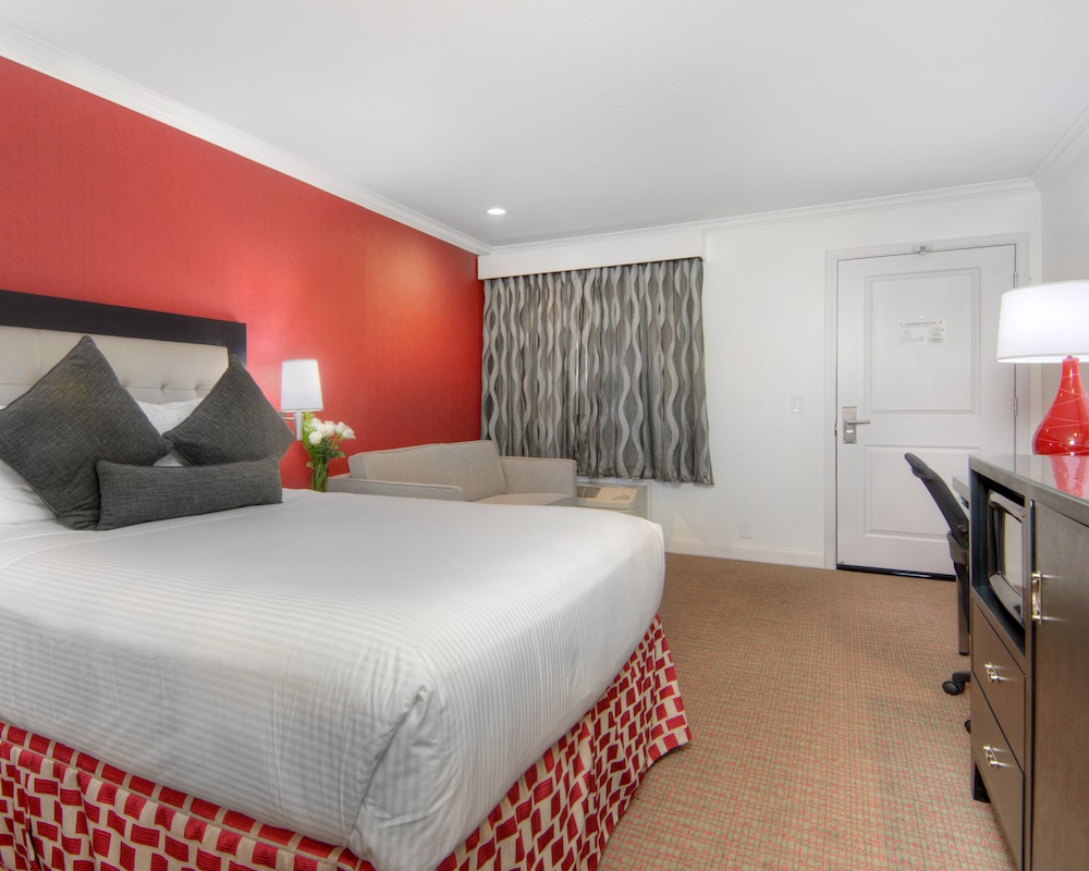 Standard Room, 1 Queen Bed with Sofa bed, Non Smoking photo 2