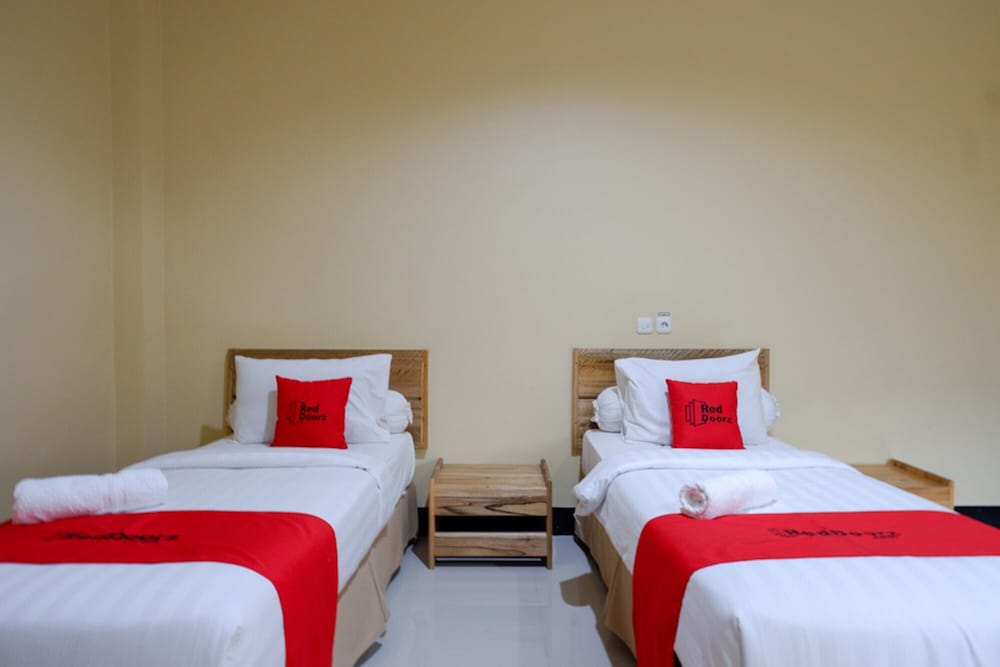 Premium Twin Room (Reddoorz)
