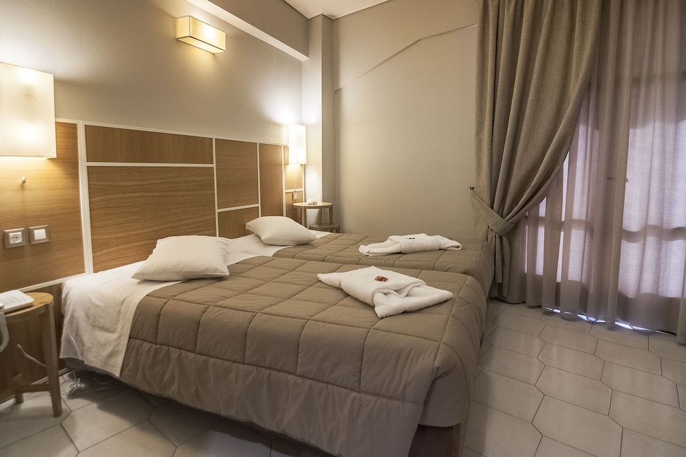 Double or Twin Room with Balcony (Panoramic View) - Photo 6