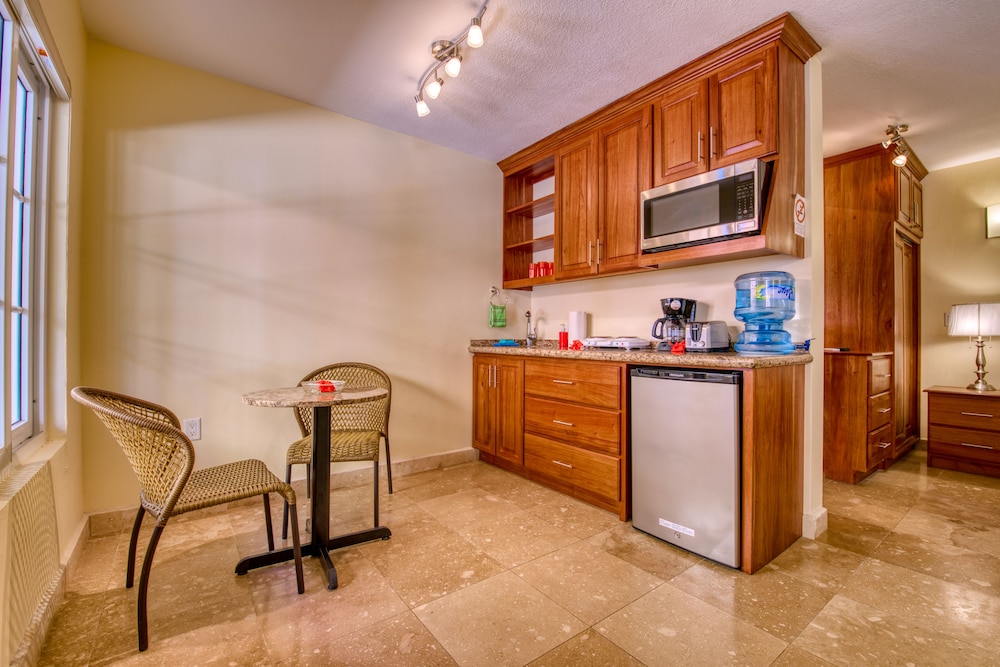 Coral King Courtyard Suite photo 2