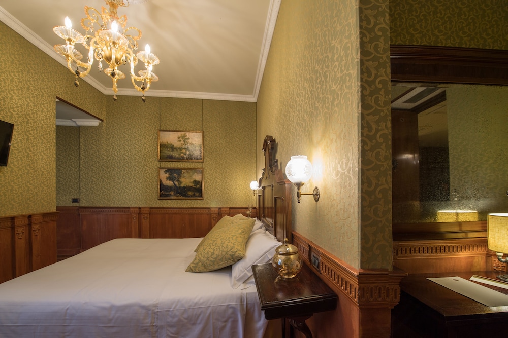 Economy Room