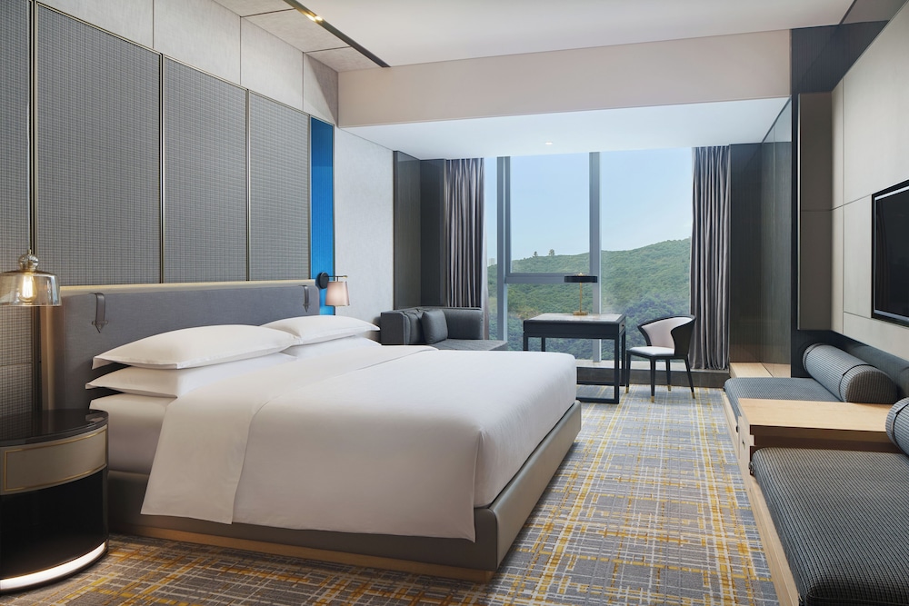 Executive Room, 1 King Bed, City View - Photo 3