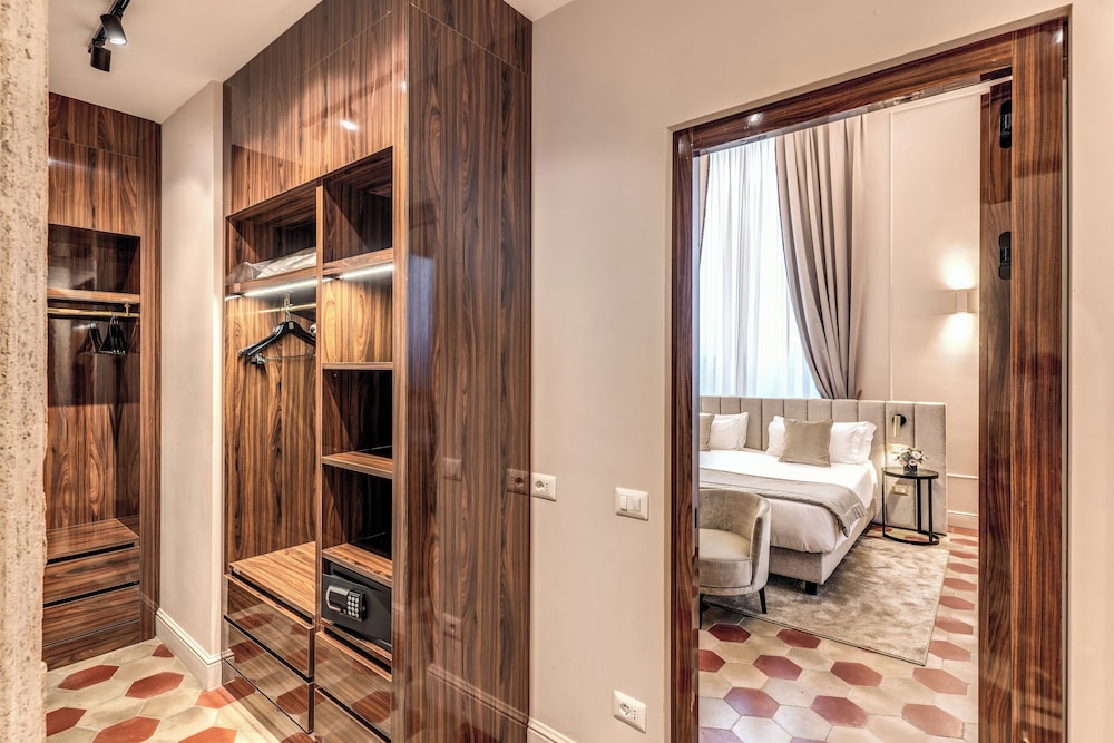 Deluxe Suite, 1 King Bed with Sofa bed