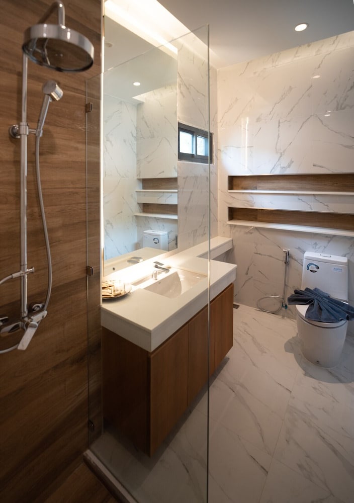 1 Bedrooms, Pool Access - Photo 3