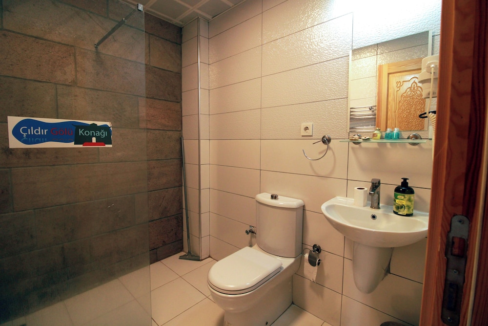 Standard Triple Room - Photo 2