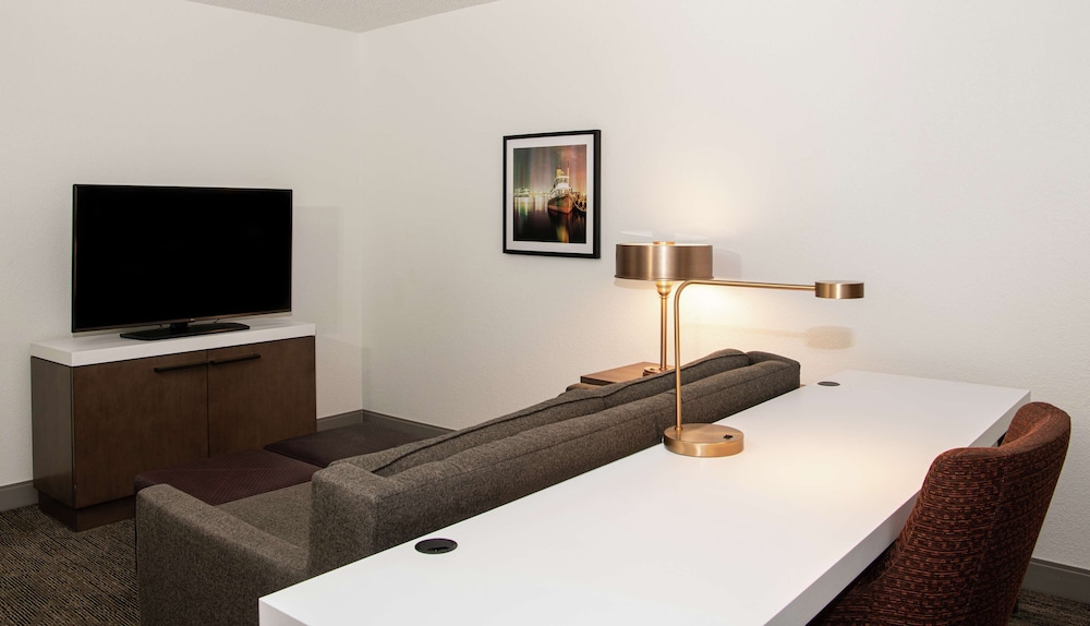 Suite, 1 Bedroom - Photo 4