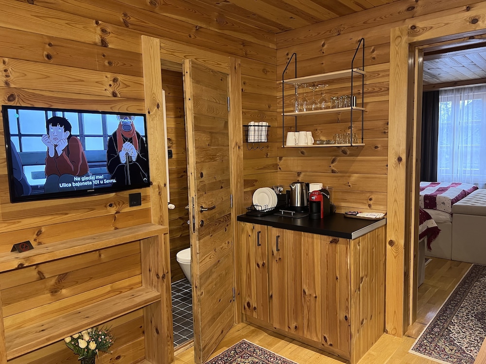 Deluxe Suite - Photo 13