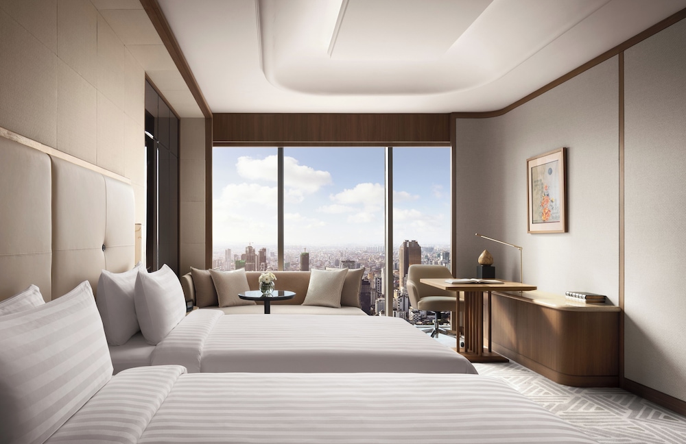 Club Twin Room, City View (Horizon) - Photo 4