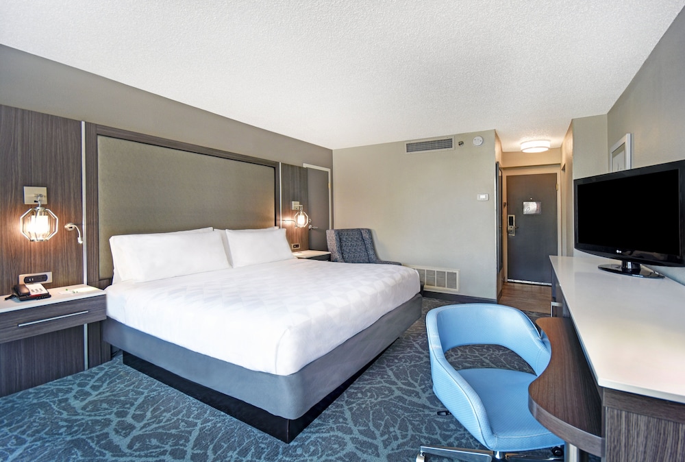 Standard Room, 1 King Bed, City View - Photo 4