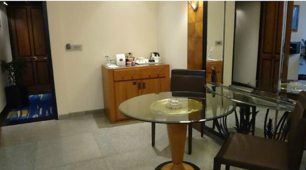 Deluxe Suite, 1 Double Bed - Photo 2