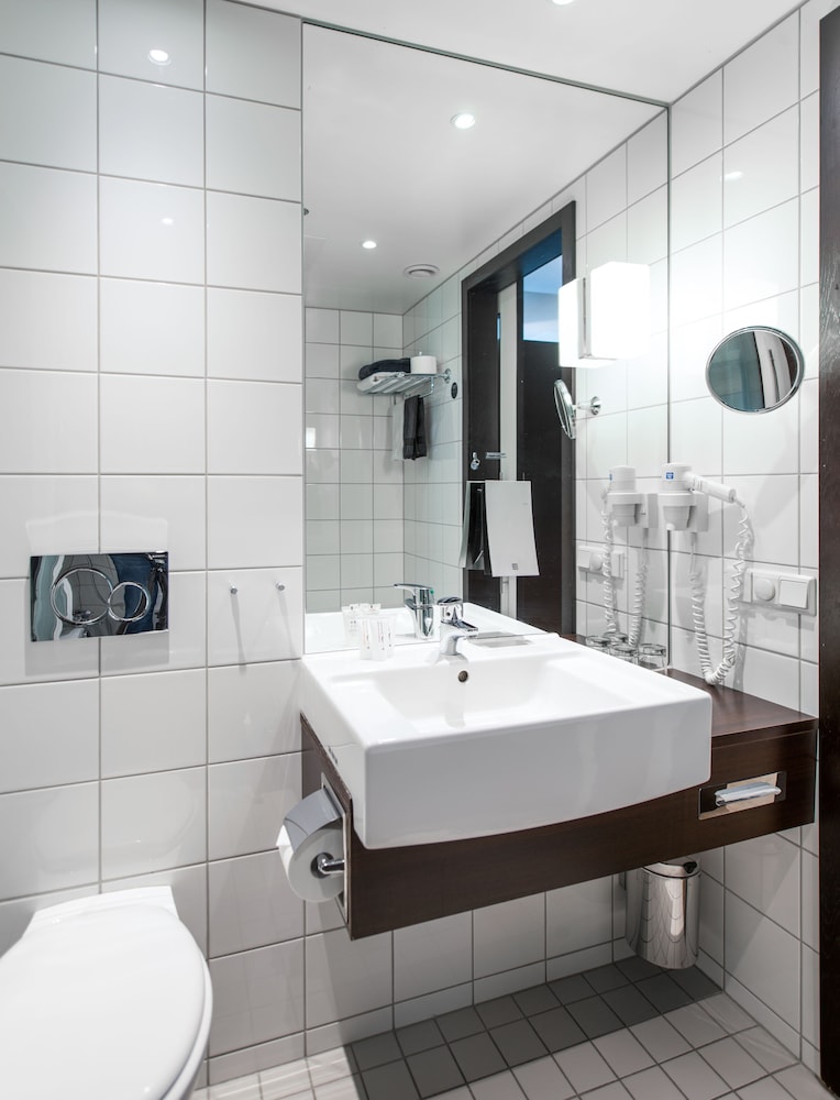Standard Room, Double or Single Bed - Photo 4