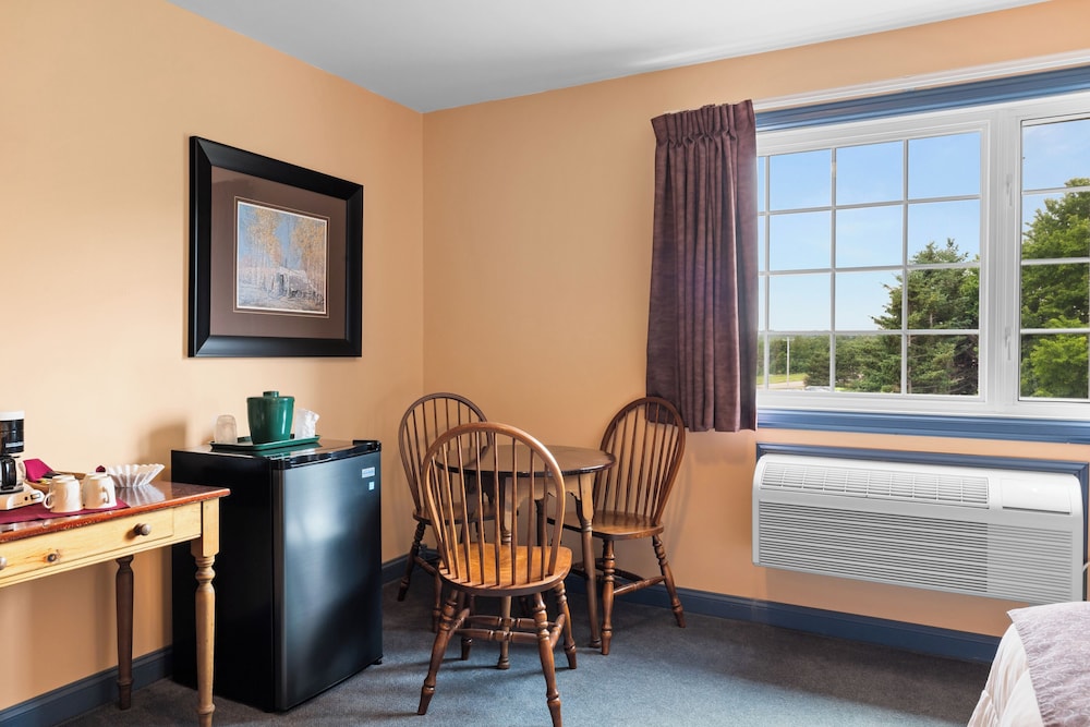 Basic Single Room, 1 Queen Bed, Garden View photo 2