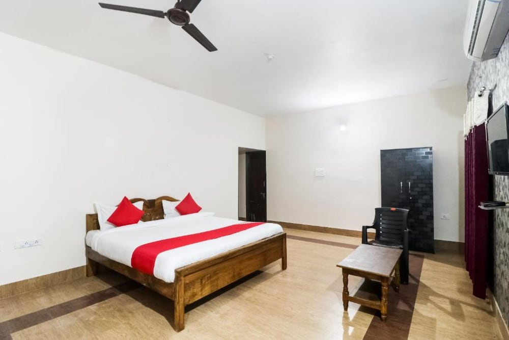 Deluxe Double Room, Multiple Beds, City View photo 3