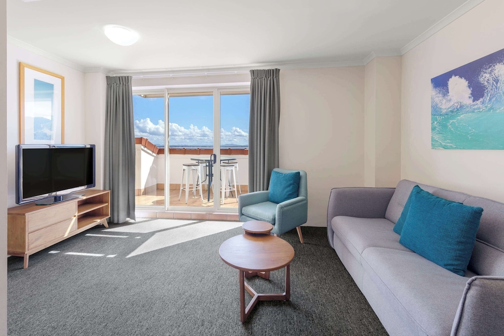 Two Bedroom Deluxe Beachfront - Photo 2
