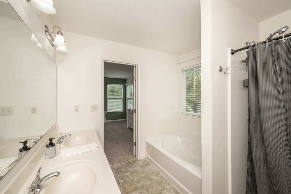 House, Multiple Beds, Hot Tub, Garden View (Ark & Creation Retreat) photo 2