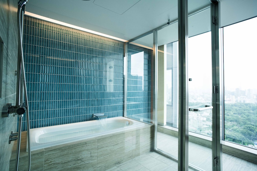 AOYAMA Suite King with City view, Non Smoking thumbnail 5