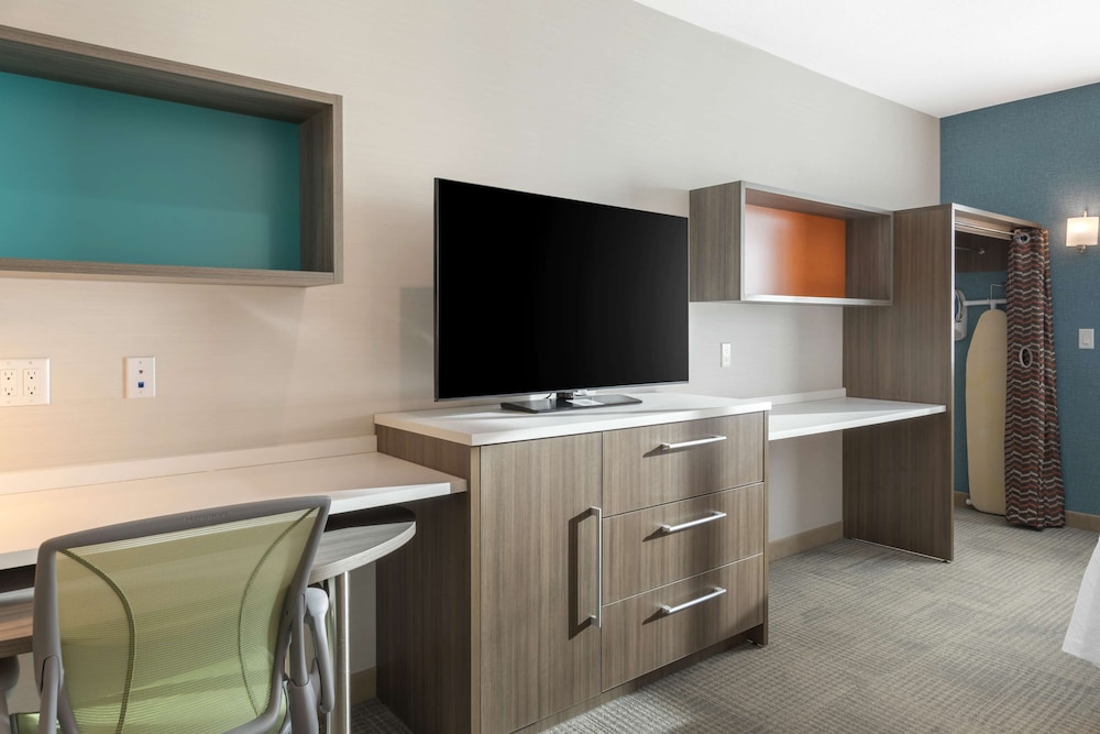 Suite, 1 King Bed, Accessible (Hearing) - Photo 4