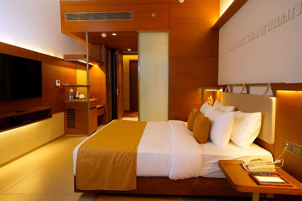 Deluxe Room, City View - Photo 2