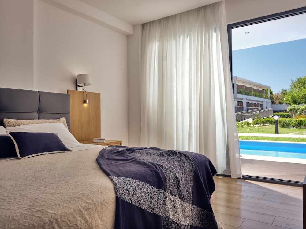 Superior Double Room, Pool Access photo 2