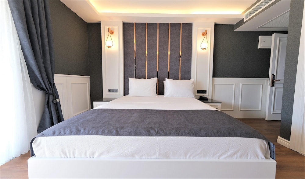 Deluxe Room - Photo 10
