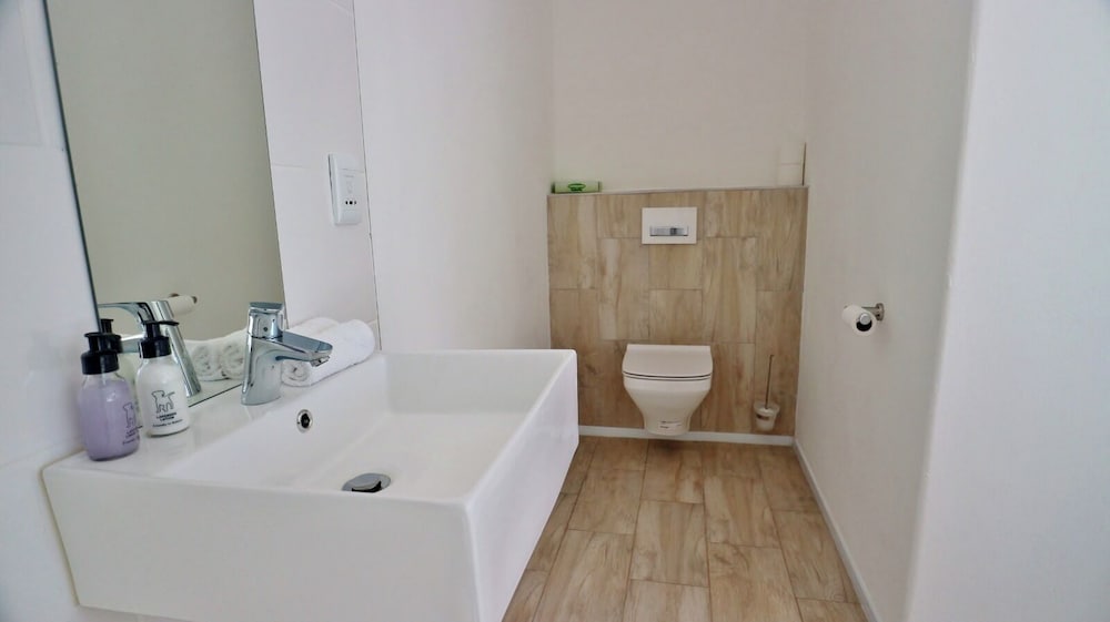 Standard Single Room - Photo 4