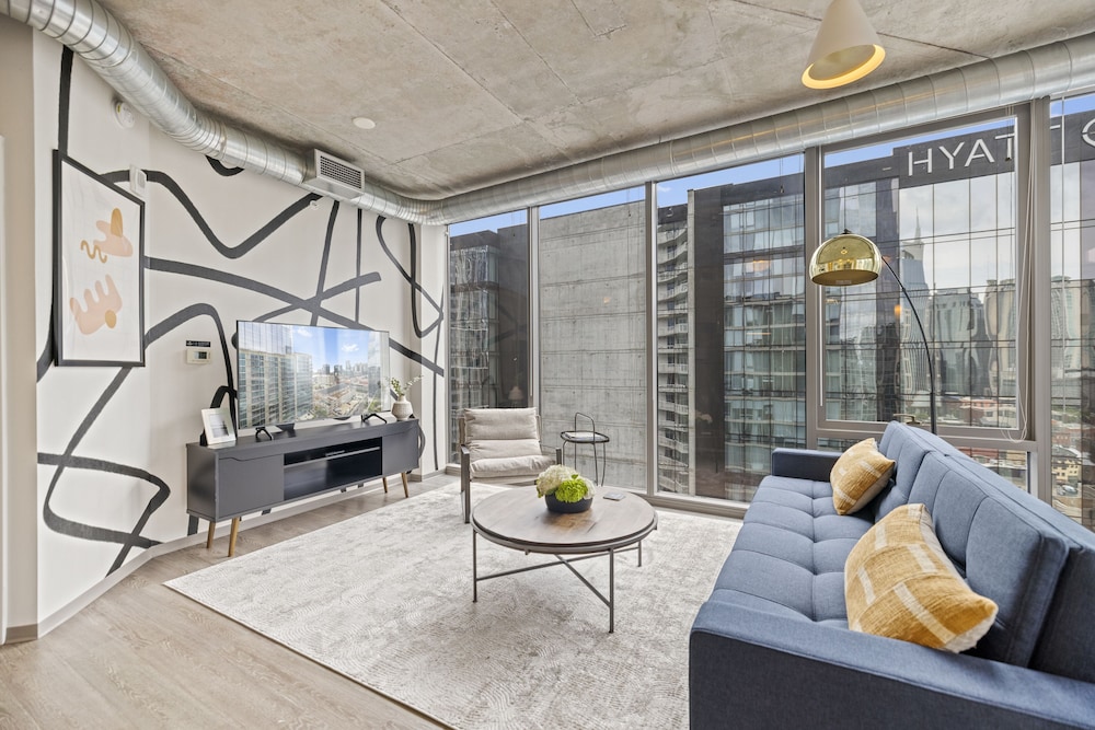One Bedroom Deluxe Apartment - Photo 3