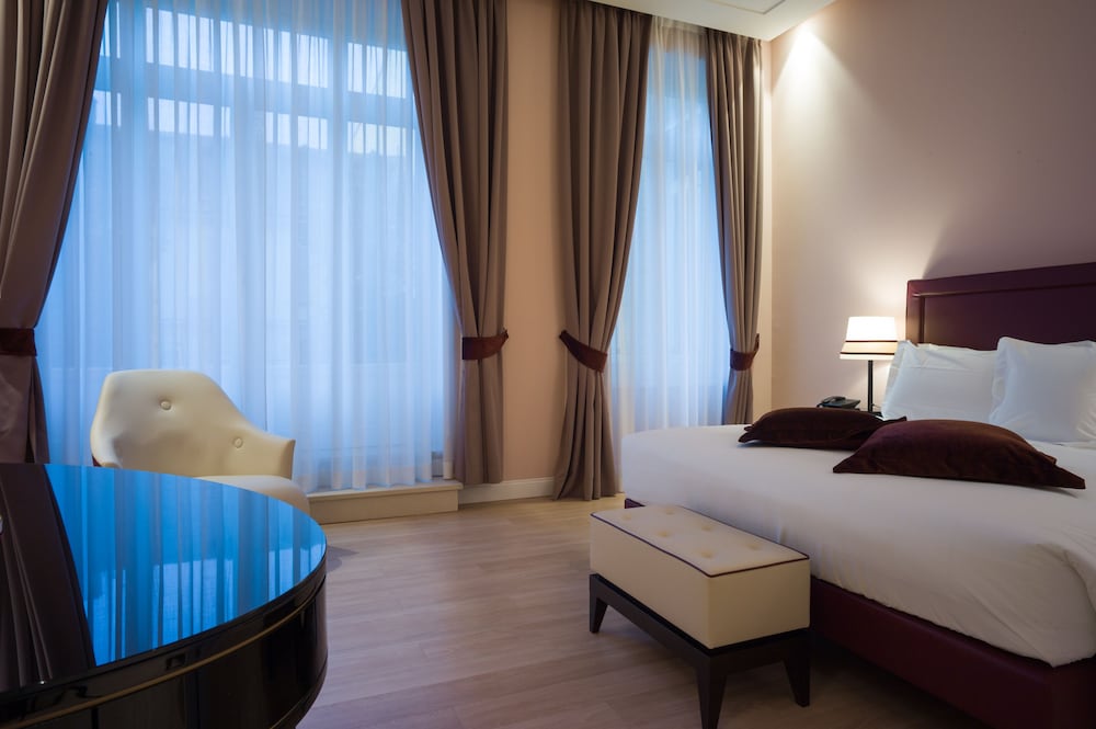 Deluxe Double Room, Balcony - Photo 4