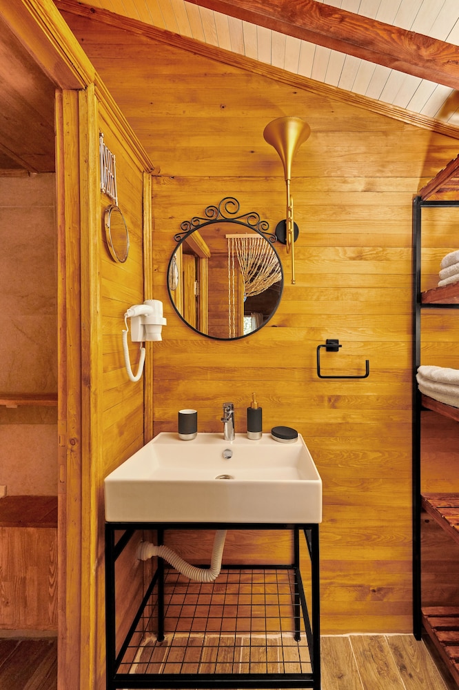 Deluxe Triple Room photo 3