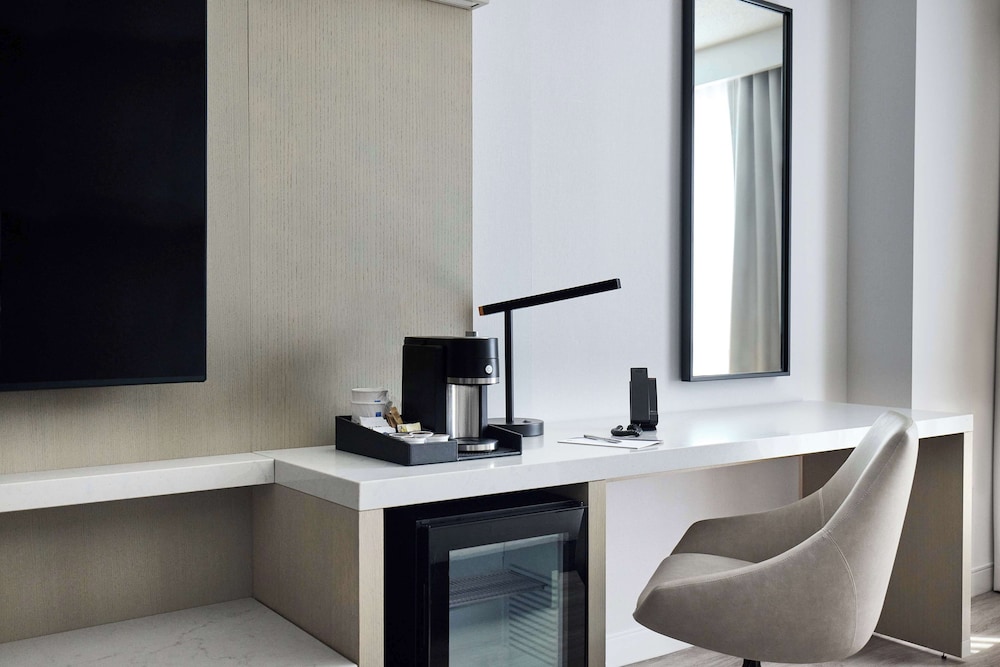 Accessible 2 Double Beds (Bathtub) - Photo 4