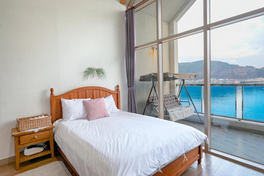 Basic Room, 1 Bedroom (202 (Oceanview)) - Photo 14