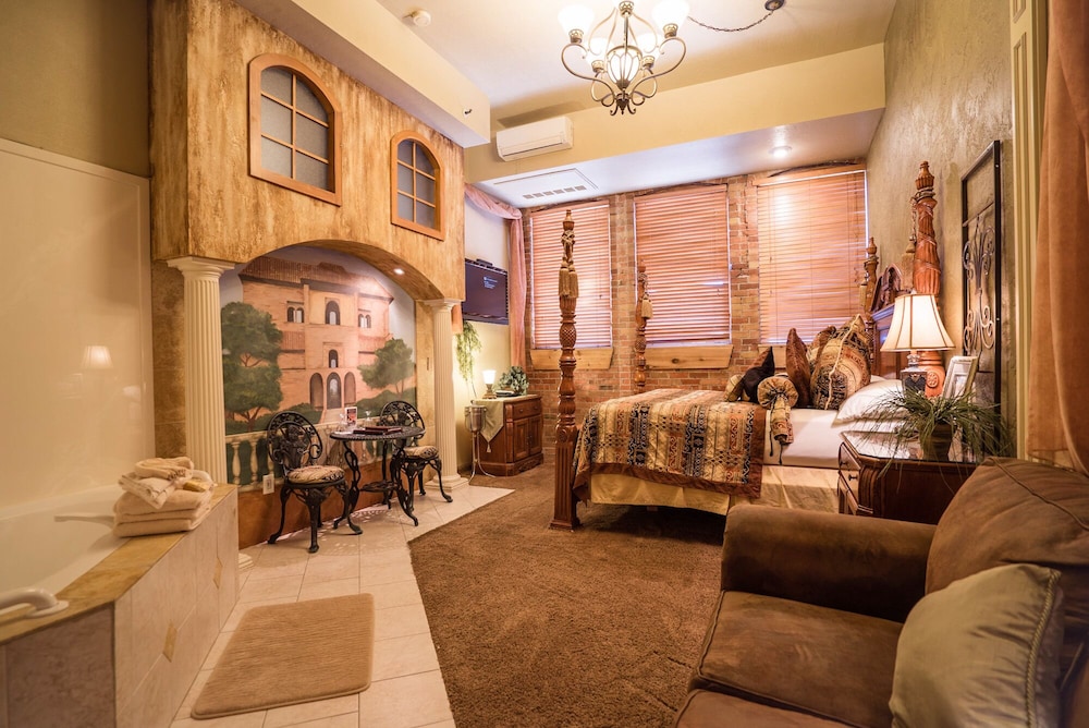 Room (Romeos Retreat) - Photo 1