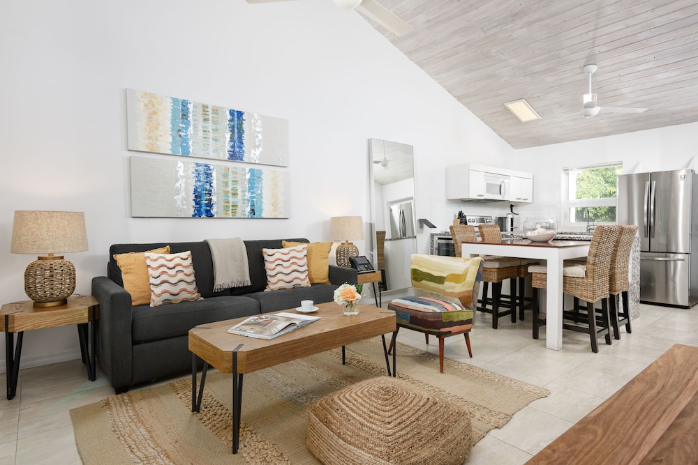 Second Level Pool Suite,2 Bedrooms