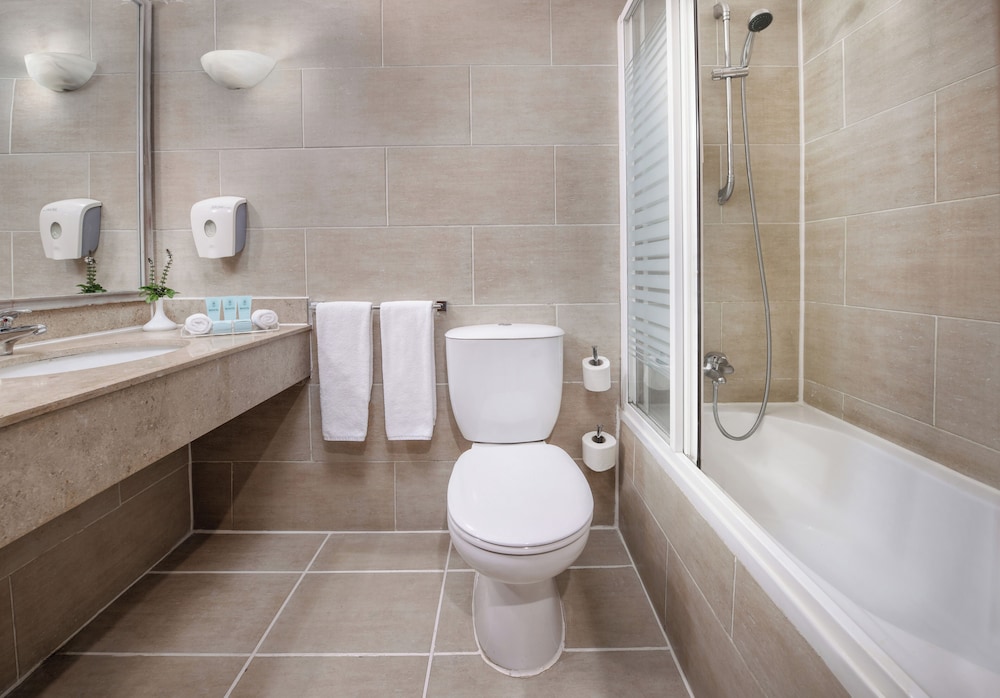 Superior Double Room, City View (Queen or Twin Bed) - Photo 5
