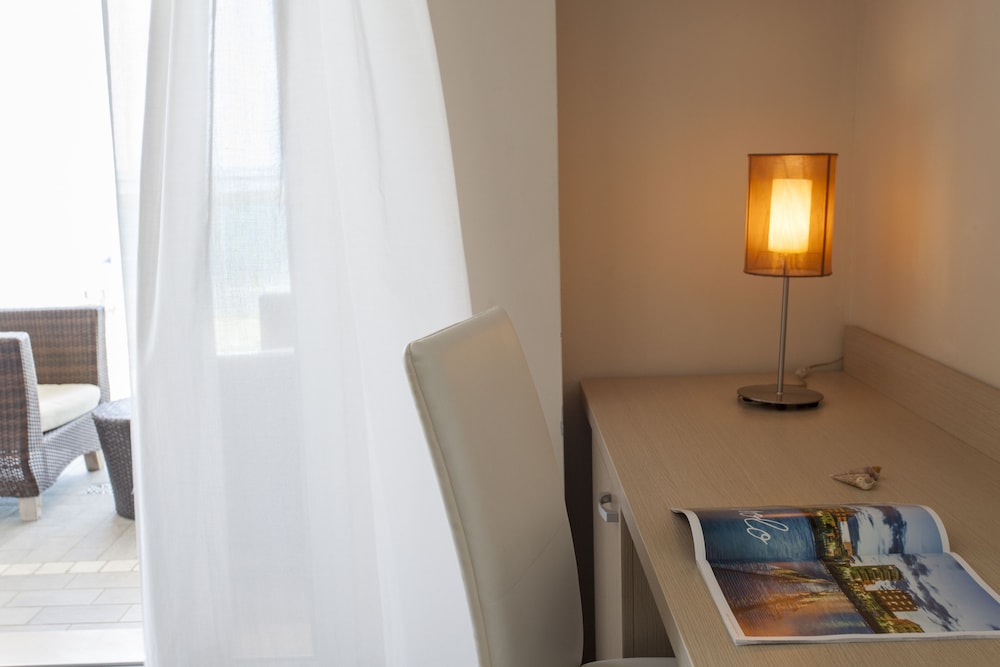 Panoramic Quadruple Room, Terrace, Sea View photo 3