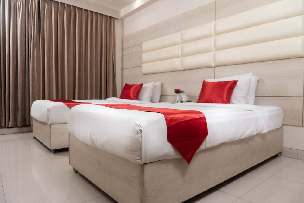 Premium Twin Room photo 2