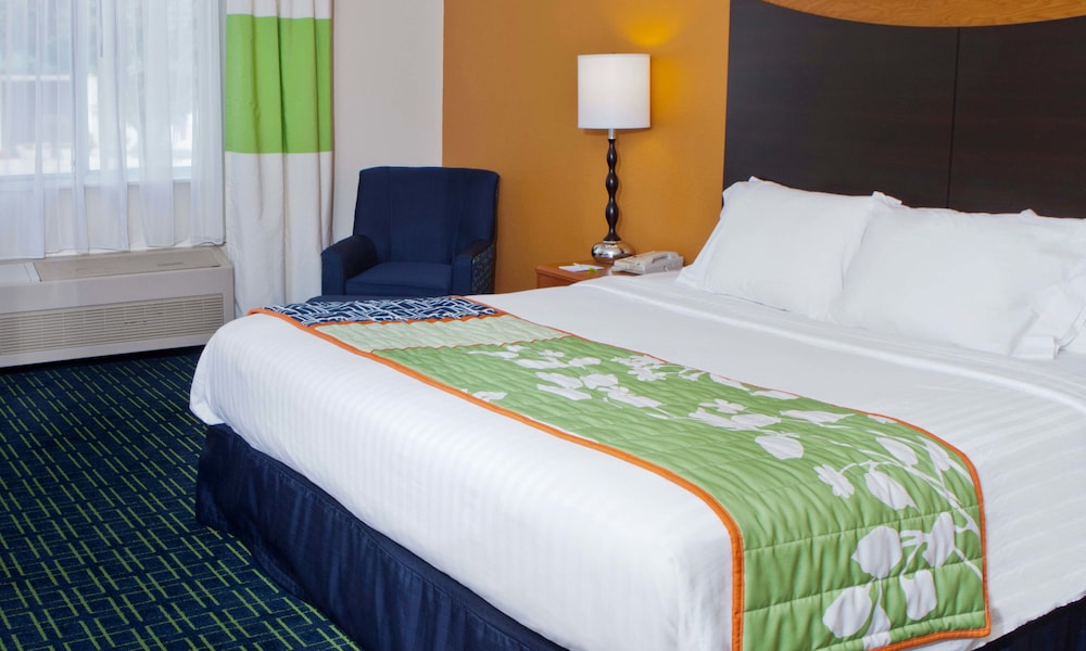 Room, 1 Queen Bed (Mobility/Hearing Accessible, Tub) photo 3
