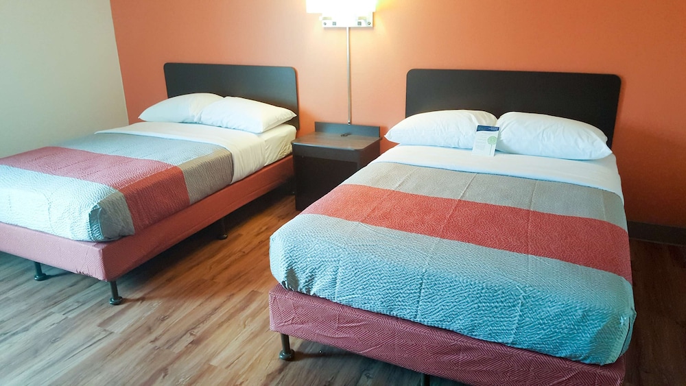 Standard Room, 2 Double Beds, Non Smoking photo 3