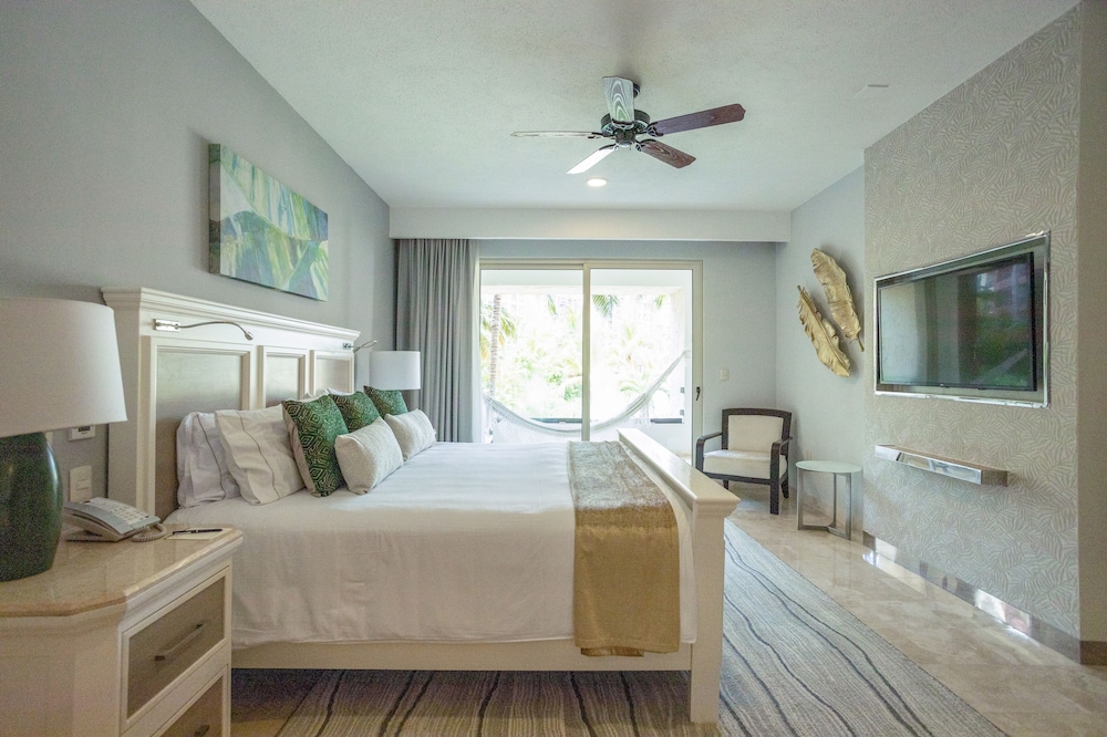 One Bedroom Ocean View - Photo 2