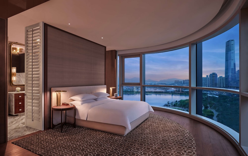 Deluxe Room, 1 King Bed (Partial Bay View) - Photo 1