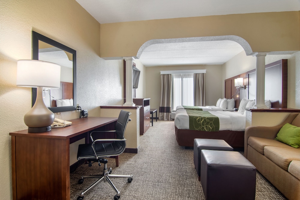 Suite, 2 Queen Beds with Sofabed, Non-Smoking - Photo 3