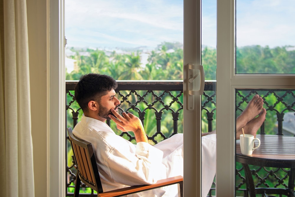 Suite, 1 Queen Bed, Balcony - Photo 12