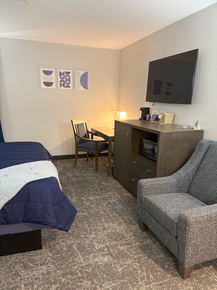 Standard Single Room, 1 King Bed, Non Smoking photo 2