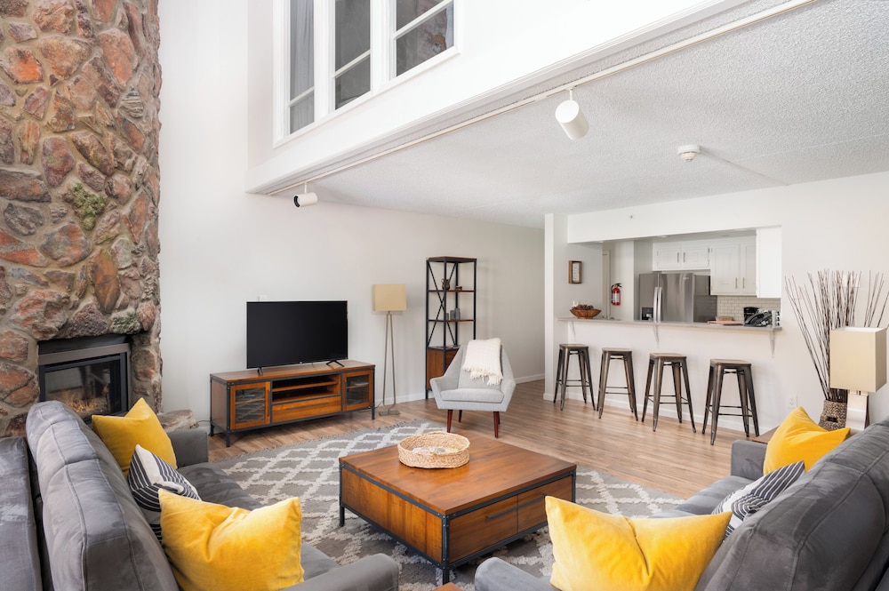 Condo, 2 Bedrooms, Kitchen, Valley View