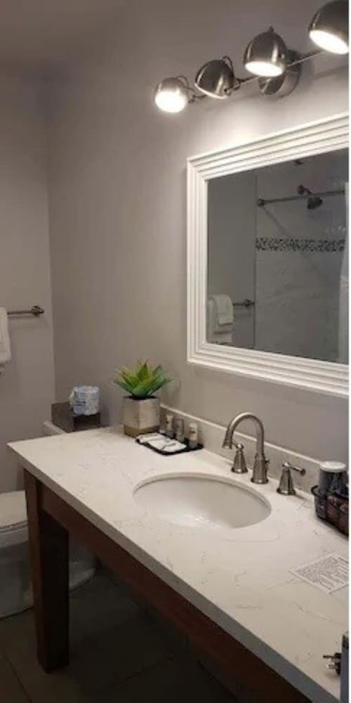 Premium King Suite with Marina View and Wrap-Around Balcony- No Pets - Photo 5