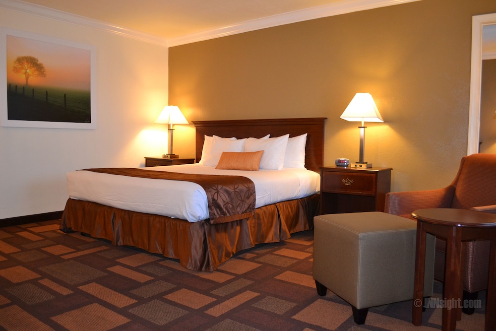 Suite, 1 Bedroom, Non Smoking (1 KINGBED & 1 QUEENBED) photo 2
