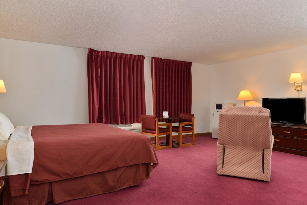 Suite, 1 King Bed, Non Smoking photo 1