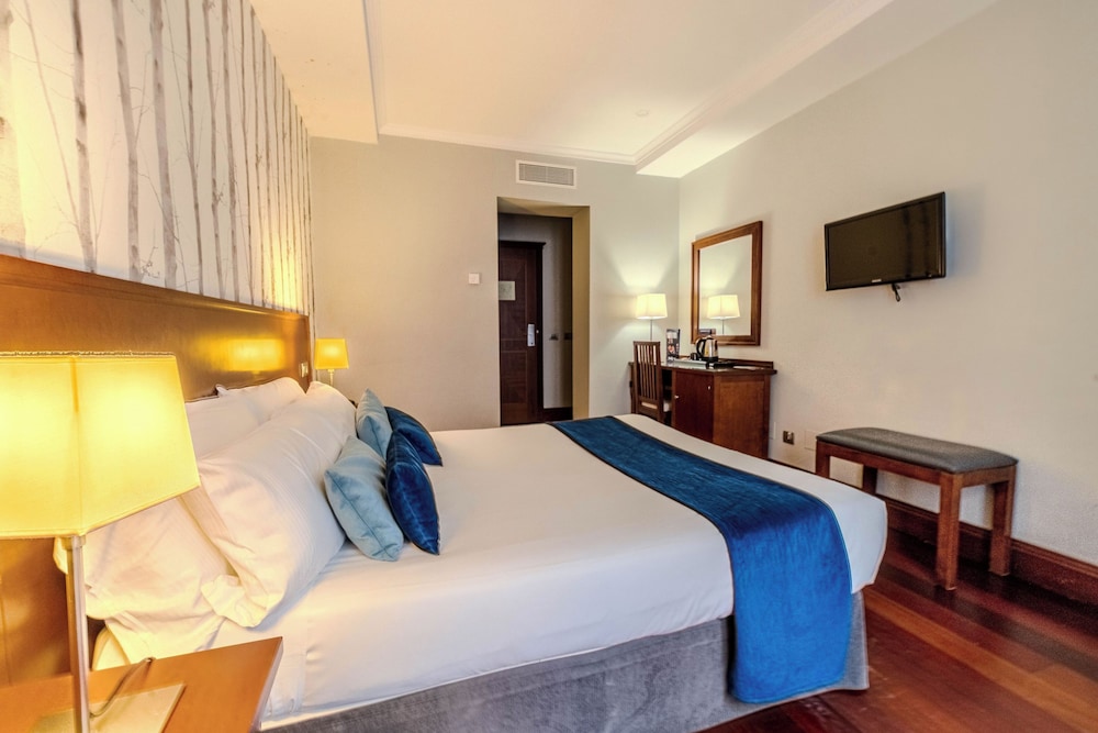 Double or Twin Room - Photo 2